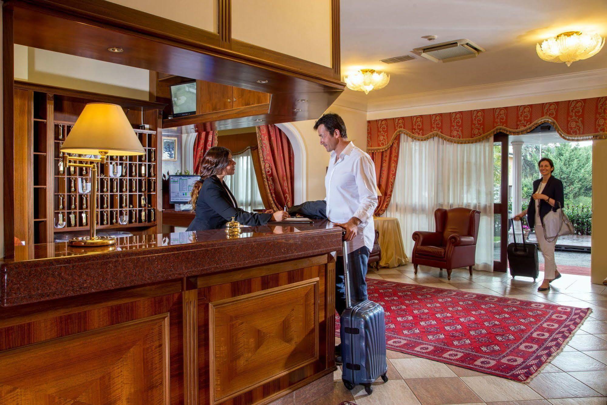 Marini Park Hotel Castel di Leva Esterno foto